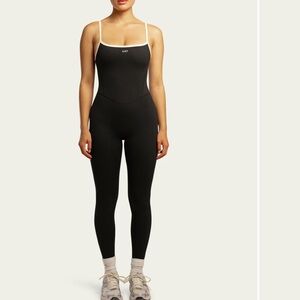 Four Three Seven Four Three Seven THE ONESIE / BLACK-CREAM